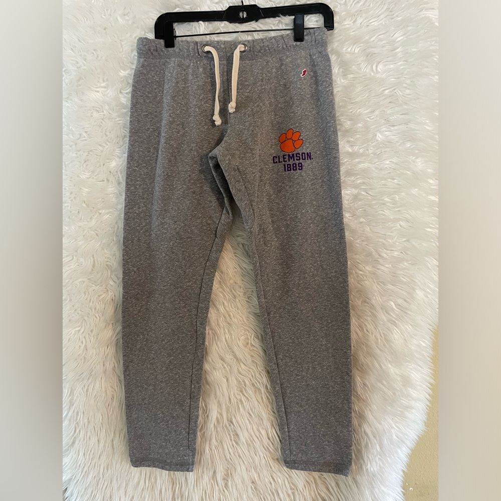 Clemson Tigers League Women’s Grey Sweatpants.
Size Small